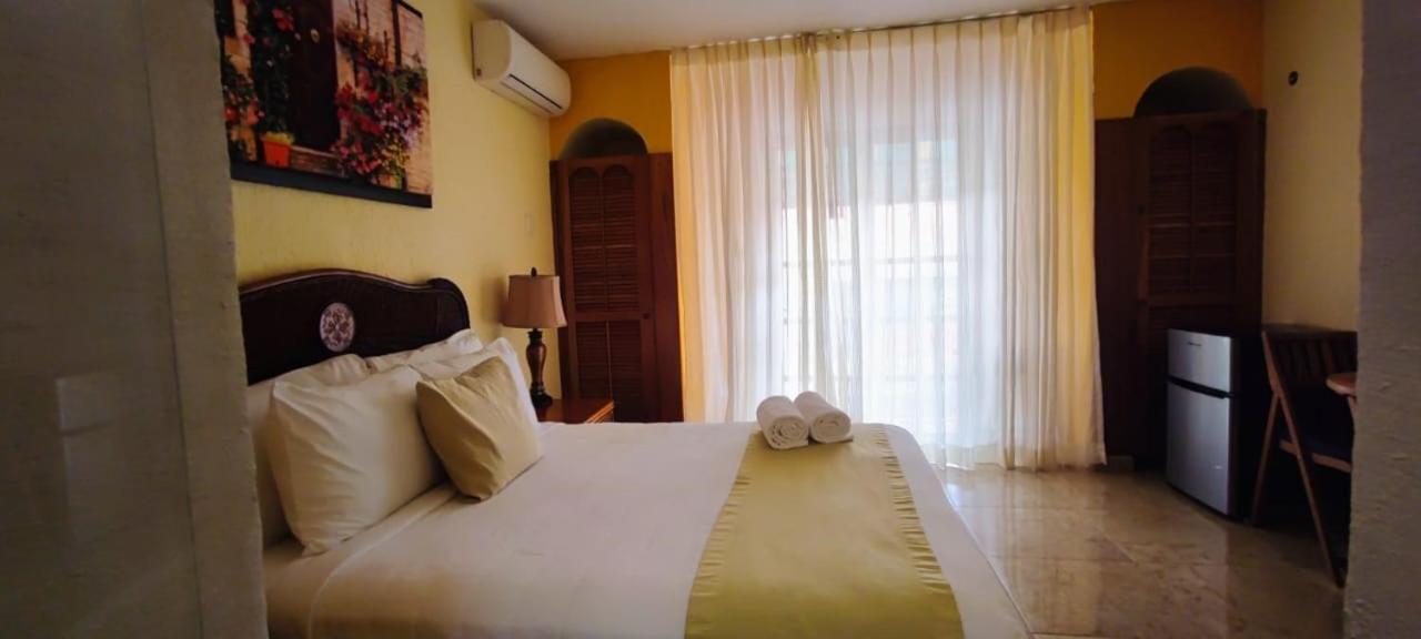Hotel Casa Mallorca Канкун Экстерьер фото