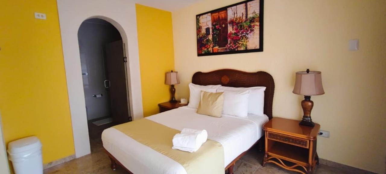 Hotel Casa Mallorca Канкун Экстерьер фото