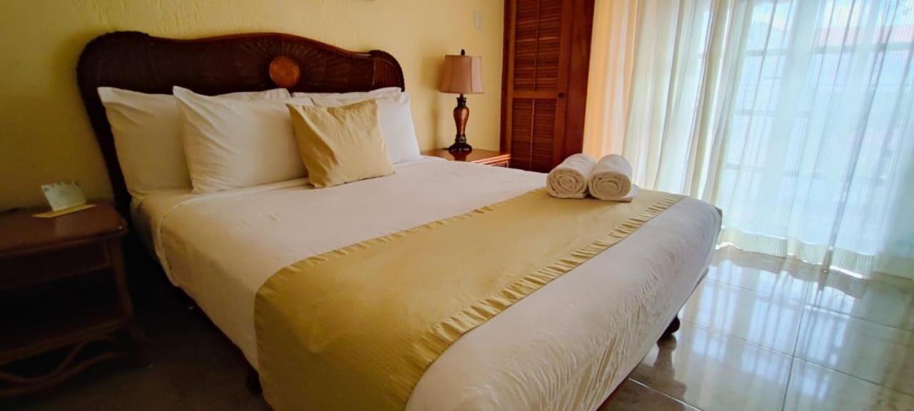 Hotel Casa Mallorca Канкун Экстерьер фото