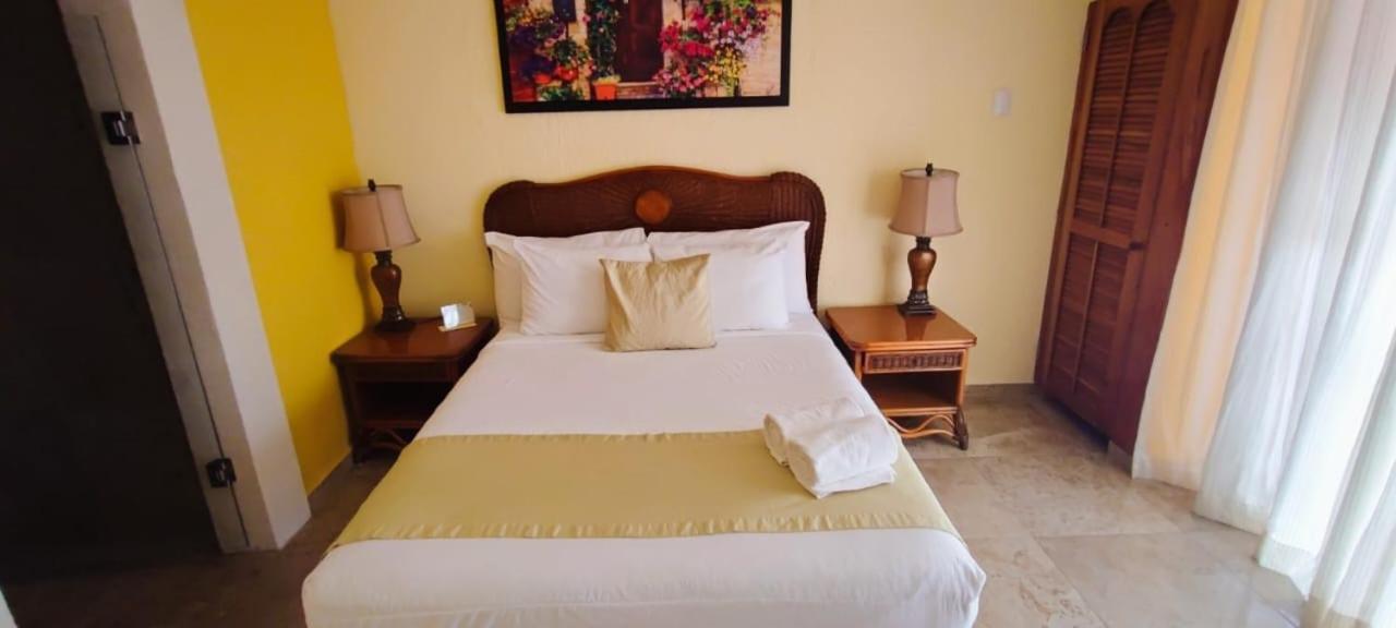 Hotel Casa Mallorca Канкун Экстерьер фото