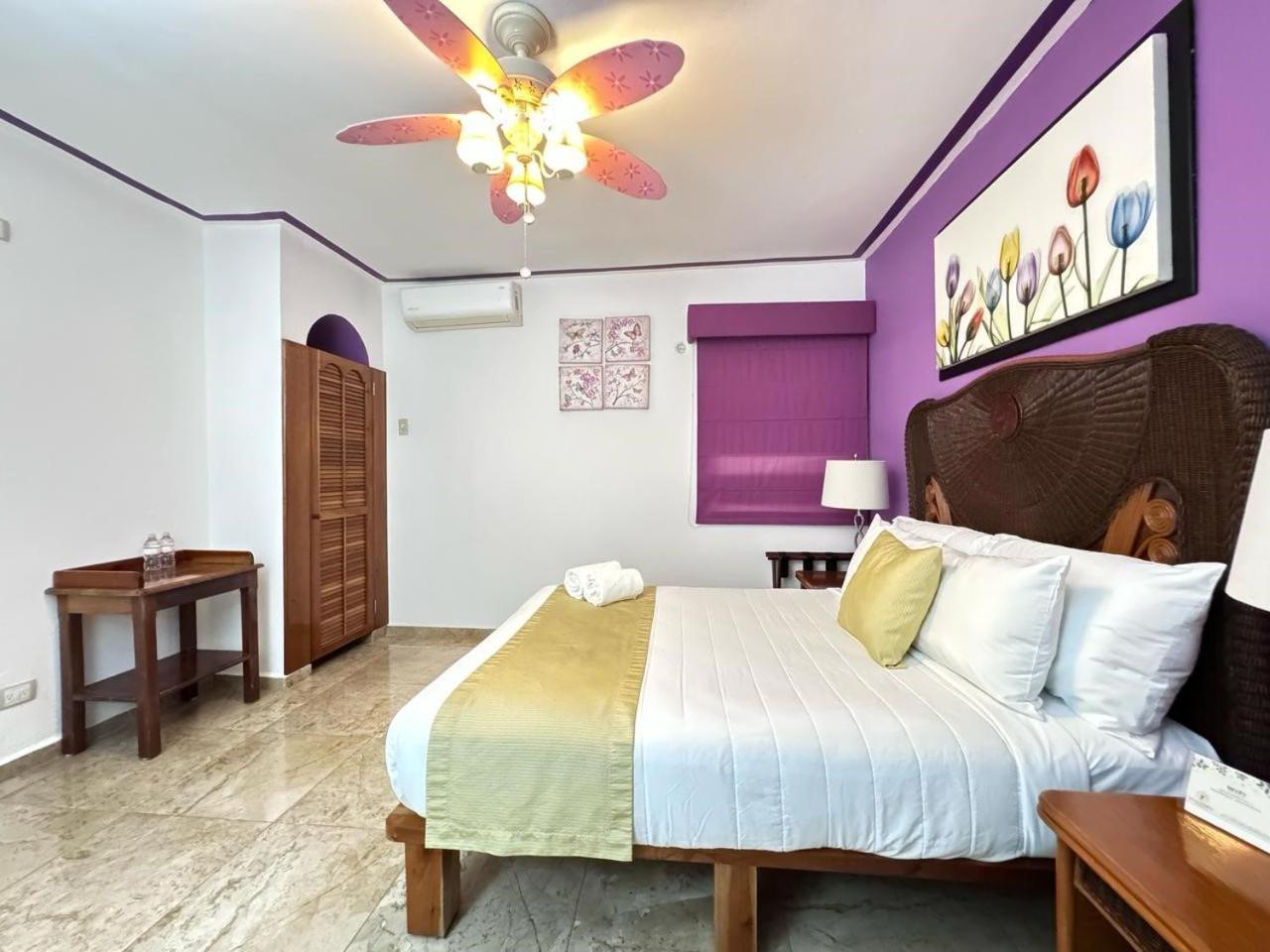 Hotel Casa Mallorca Канкун Экстерьер фото
