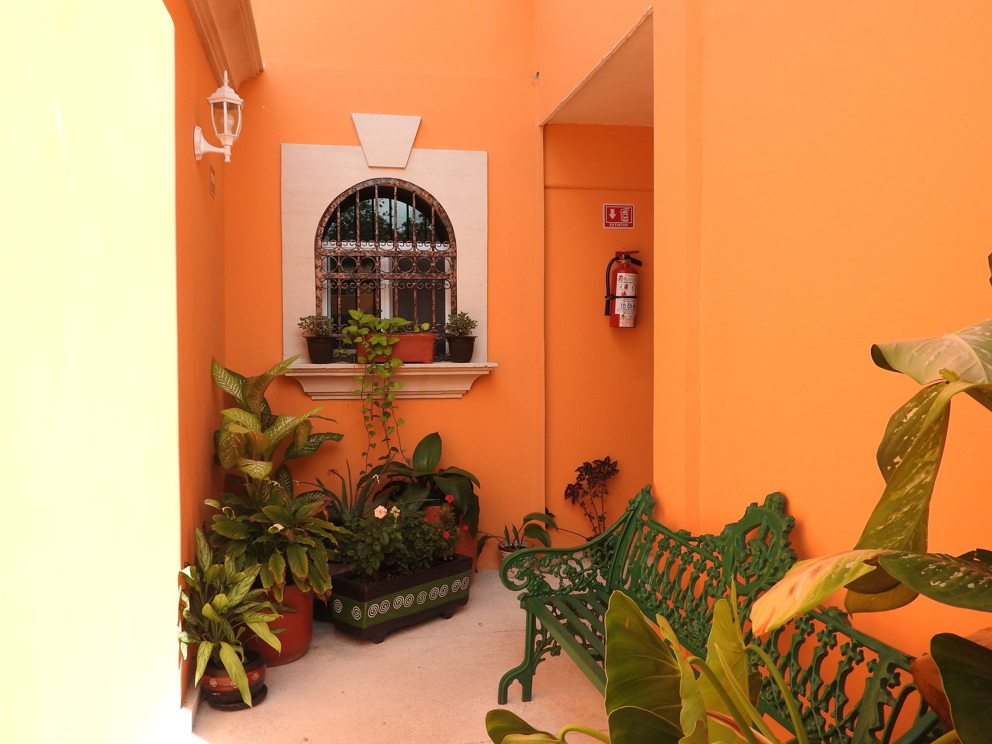 Hotel Casa Mallorca Канкун Экстерьер фото